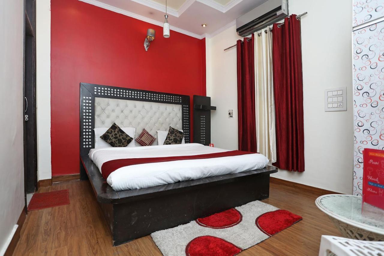 Oyo Stay The Castle Near M2K Cinemas Rohini New Delhi Exterior photo